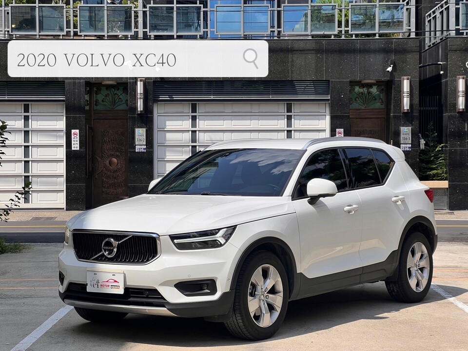 2020 VOLVO XC40